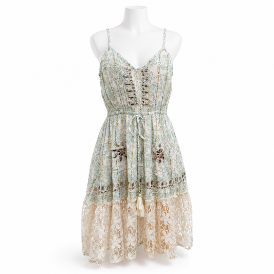 Style 10589 S, photo 1, on a white mannequin