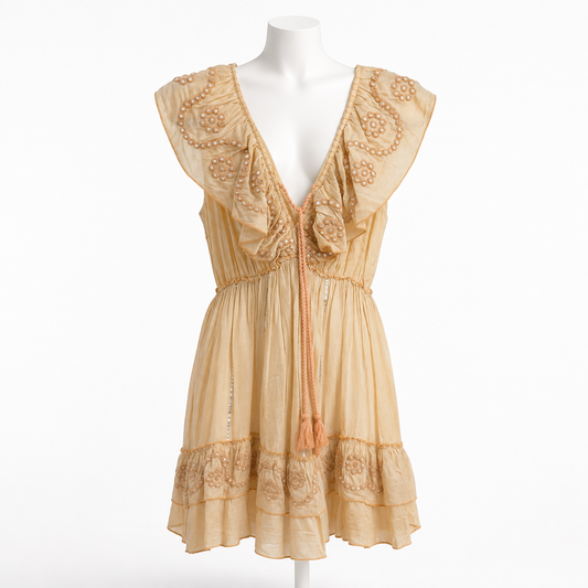 Style 10890, photo 1, on a white mannequin